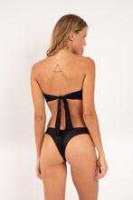 Laad de afbeelding in de Gallery-viewer, Model Back: Rio De Sol Bottom Bottom Shimmer-Black Nara
