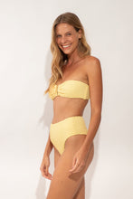 Laad de afbeelding in de Gallery-viewer, Image 04: Rio De Sol Bottom Bottom Drift-Butterglow Hotpants
