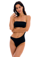 Laad de afbeelding in de Gallery-viewer, Model Front: Rio De Sol One-Piece Preto Body-Rio
