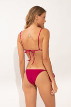 Laad de afbeelding in de Gallery-viewer, Model Back: Rio De Sol Bottom Bottom Shimmer-Desejo Ibiza-Comfy-Gold
