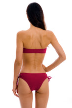Laad de afbeelding in de Gallery-viewer, Model Back: Rio De Sol Top Top Uv-Desejo Bandeau-Reto
