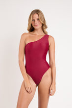 Laad de afbeelding in de Gallery-viewer, Model Front: Rio De Sol One-Piece Touch-Carmim Sienna
