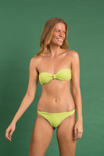 Laad de afbeelding in de Gallery-viewer, Image 13: Rio De Sol Set Set Bora-Citrus Bandeau-Joy Leblon
