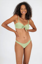 Laad de afbeelding in de Gallery-viewer, Model Front: Rio De Sol Set Set Oliva Bandeau-No Essential
