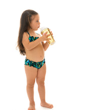 Laad de afbeelding in de Gallery-viewer, Model Front: Rio De Sol Girl's Two-Piece Luce Kids
