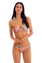 Laad de afbeelding in de Gallery-viewer, Model Front: Rio De Sol Top Top Frutti Bralette
