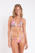 Laad de afbeelding in de Gallery-viewer, Model Front: Rio De Sol Bottom Bottom Lyla Mel
