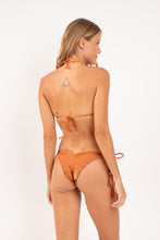 Laad de afbeelding in de Gallery-viewer, Model Back: Rio De Sol Set Set Shimmer-Nocciola Frufru
