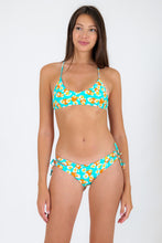 Laad de afbeelding in de Gallery-viewer, Model Front: Rio De Sol Top Top Dubai Bralette
