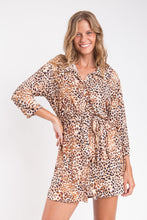 Laad de afbeelding in de Gallery-viewer, Gallery: Rio De Sol Shirtdress Leopard Chemise
