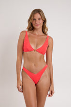 Laad de afbeelding in de Gallery-viewer, Model Front: Rio De Sol Top Top Malibu-Folia Agnes
