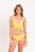 Laad de afbeelding in de Gallery-viewer, Model Front: Rio De Sol Set Set Amarelo Kate Madrid
