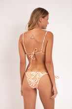 Laad de afbeelding in de Gallery-viewer, Model Back: Rio De Sol Bottom Bottom Sahari Lacinho
