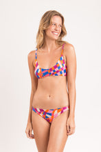 Laad de afbeelding in de Gallery-viewer, Model Front: Rio De Sol Top Top Funny Bralette
