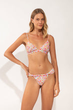 Laad de afbeelding in de Gallery-viewer, Model Front: Rio De Sol Set Set Ditsy-Sky Tri-Fixo Eden
