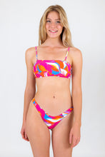 Laad de afbeelding in de Gallery-viewer, Model Front: Rio De Sol Bottom Bottom Antelope High-Leg
