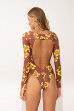 Laad de afbeelding in de Gallery-viewer, Model Back: Wednesday In Hawaii By Rio De Sol One-Piece Pua-Coco-Lilikoi Surf
