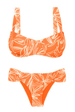 Laad de afbeelding in de Gallery-viewer, Product Front: Rio De Sol Set Set Trail-Orange Amelia Baobi

