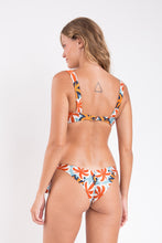 Laad de afbeelding in de Gallery-viewer, Model Back: Rio De Sol Set Set Kauai Amelia Italy
