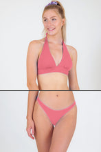 Laad de afbeelding in de Gallery-viewer, Model Front: Rio De Sol Set Set Confetti Halter-Cos Essential-Comfy

