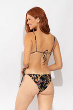 Laad de afbeelding in de Gallery-viewer, Model Back: Rio De Sol Bottom Bottom Flora Ibiza-Comfy
