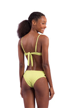 Laad de afbeelding in de Gallery-viewer, Model Back: Rio De Sol Top Top Bora-Citrus Bra-Trio
