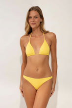 Laad de afbeelding in de Gallery-viewer, Model Front: Wednesday In Hawaii By Rio De Sol Bottom Bottom Lilikoi Oahu
