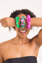 Laad de afbeelding in de Gallery-viewer, Image 05: Rio De Sol Hair Accessory Dots-Energy Scrunchie
