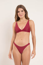 Laad de afbeelding in de Gallery-viewer, Model Front: Rio De Sol Top Top Touch-Carmim Alba
