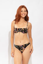 Laad de afbeelding in de Gallery-viewer, Model Front: Rio De Sol Top Top Flora Balconet-Tie
