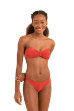 Laad de afbeelding in de Gallery-viewer, Image 04: Rio De Sol Top Top Malibu-Chili Bandeau-Duo
