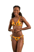 Laad de afbeelding in de Gallery-viewer, Model Front: Rio De Sol Set Set Stories Tri-Fixo Cheeky-Micro
