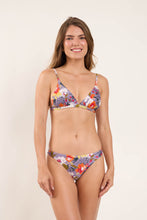 Laad de afbeelding in de Gallery-viewer, Model Front: Rio De Sol Bottom Bottom Garden-Flower Essential-Comfy

