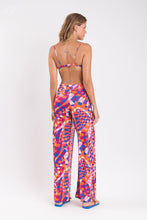 Laad de afbeelding in de Gallery-viewer, Model Back: Rio De Sol Beach Trousers Funny Wide Pants
