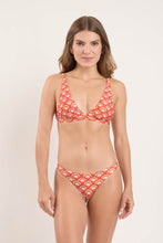 Laad de afbeelding in de Gallery-viewer, Model Front: Rio De Sol Top Top Floral-Scales Alba
