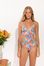 Laad de afbeelding in de Gallery-viewer, Image 04: Rio De Sol One-Piece Zinnia Trikini
