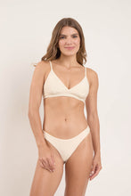 Laad de afbeelding in de Gallery-viewer, Model Front: Rio De Sol Bottom Bottom Touch-Natural Essential
