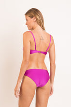 Laad de afbeelding in de Gallery-viewer, Model Back: Rio De Sol Bottom Bottom Shimmer-Gaia Essential-Comfy
