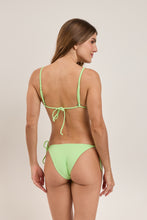 Laad de afbeelding in de Gallery-viewer, Model Back: Rio De Sol Bottom Bottom Sand-Menta Lacinho
