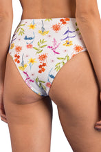 Laad de afbeelding in de Gallery-viewer, Image 08: Rio De Sol Bottom Bottom Countryside Hotpants
