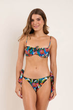 Laad de afbeelding in de Gallery-viewer, Model Front: Rio De Sol Bottom Bottom Flair Gisele
