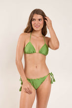 Laad de afbeelding in de Gallery-viewer, Model Front: Rio De Sol Bottom Bottom Shimmer-Botanica Frufru
