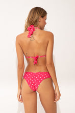 Laad de afbeelding in de Gallery-viewer, Model Back: Wednesday In Hawaii By Rio De Sol Set Set Kiko-Guava Mel
