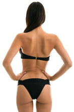 Laad de afbeelding in de Gallery-viewer, Model Back: Rio De Sol Bottom Bottom Kiwanda Preto Bandeau
