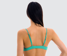 Laad de afbeelding in de Gallery-viewer, Model Back: Rio De Sol Top Top Opal Mila

