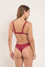 Laad de afbeelding in de Gallery-viewer, Model Back: Rio De Sol Bottom Bottom Touch-Carmim Nice
