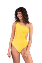 Laad de afbeelding in de Gallery-viewer, Model Front: Rio De Sol One-Piece Malibu-Yellow Maeve
