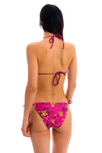 Laad de afbeelding in de Gallery-viewer, Model Back: Rio De Sol Set Set Roar-Pink Tri-Inv Ibiza-Comfy
