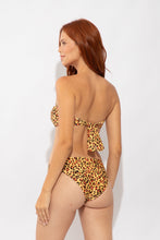 Laad de afbeelding in de Gallery-viewer, Model Back: Rio De Sol Bottom Bottom Yellow-Feline Essential-Comfy
