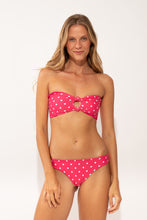 Laad de afbeelding in de Gallery-viewer, Model Front: Wednesday In Hawaii By Rio De Sol Set Set Kiko-Guava Lani Waikiki
